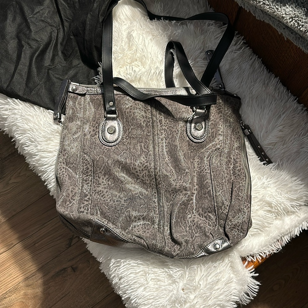 B Makowsky grey leather shoulder bag.
